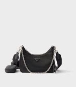 捷克必買名牌包5. Prada Re-Edition 2005