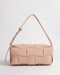 捷克必買名牌包7. Bottega Veneta Cassette