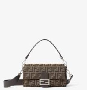 捷克必買名牌包8. Fendi Baguette